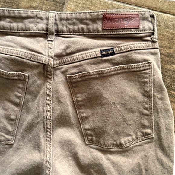 Wrangler Western Womens High-Rise Granite Fierce Flare Jeans,Brown, 10/30x32 - Picture 8 of 11